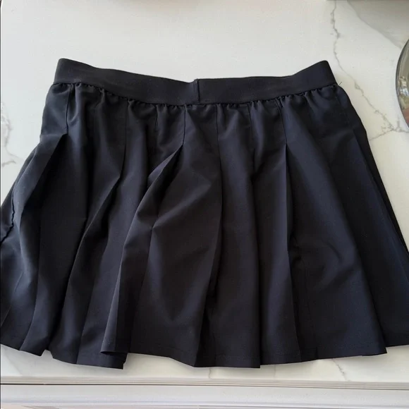 ALO Yoga Black Pleated Mini Skirt - Picture 5 of 8